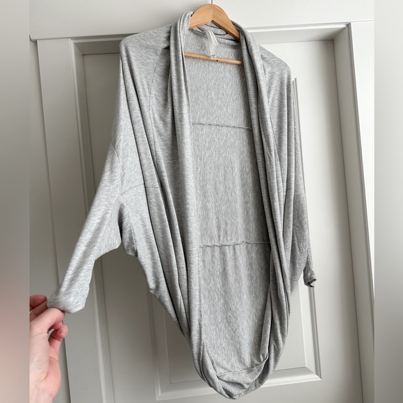 BABATON Cocoon Cardigan Grey Aritzia - Picture 4 of 16